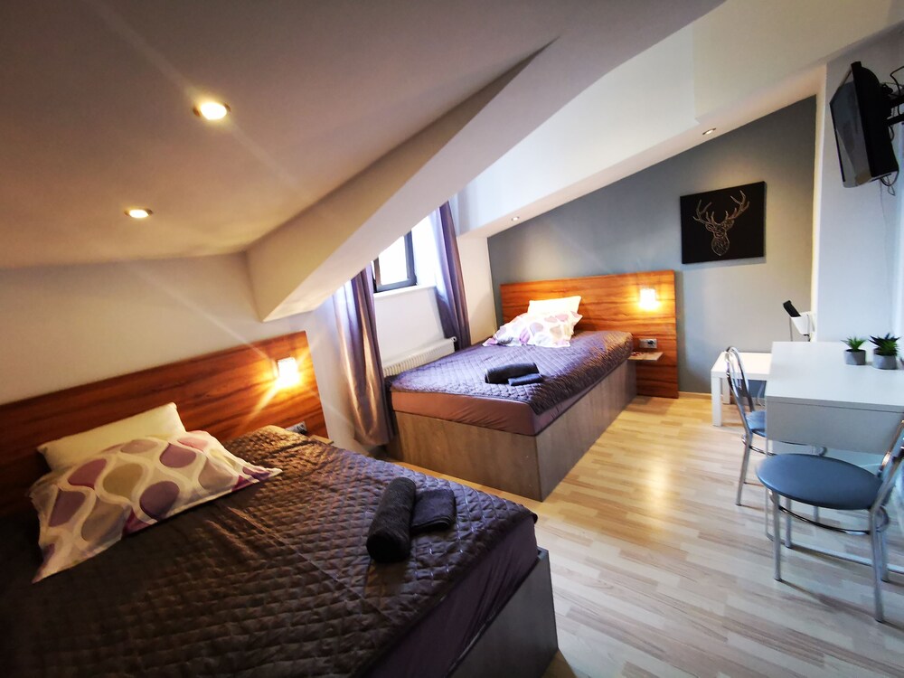 COMFORT, APARTMENT, MULTIPLE BEDS, CITY VIEW