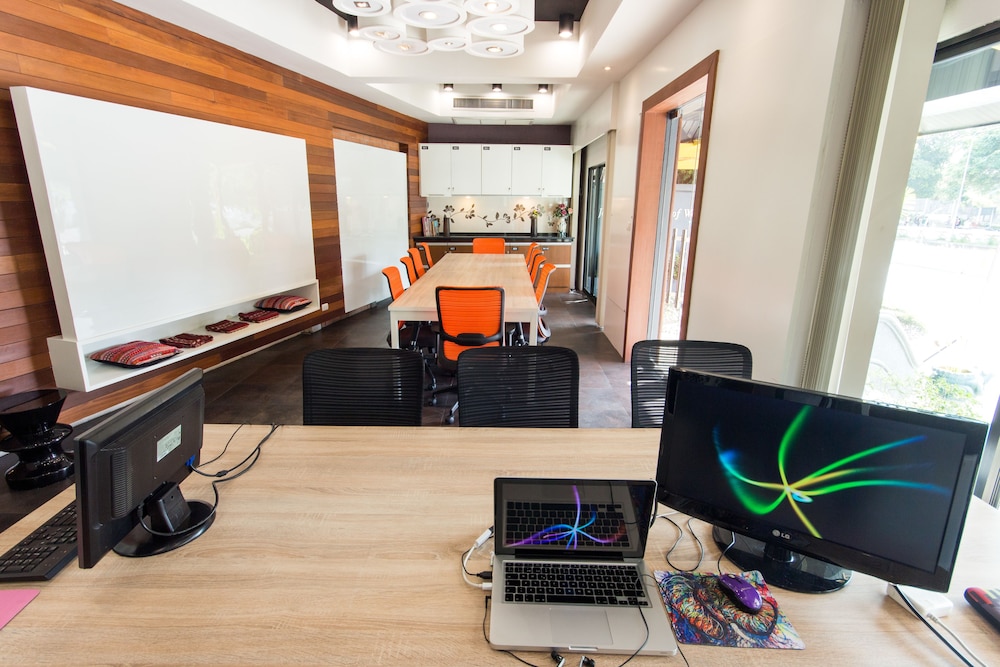 Hub53 Coworking & Coliving Space 28/31