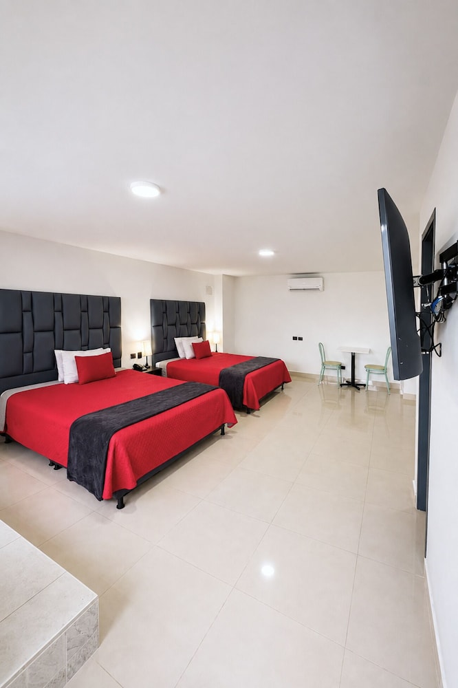 شقة سوبيريور بسرير مزدوج وسريرين منفصلين بإطلالة على المدينة بجاكوزي، Ofix Hotel 7/10