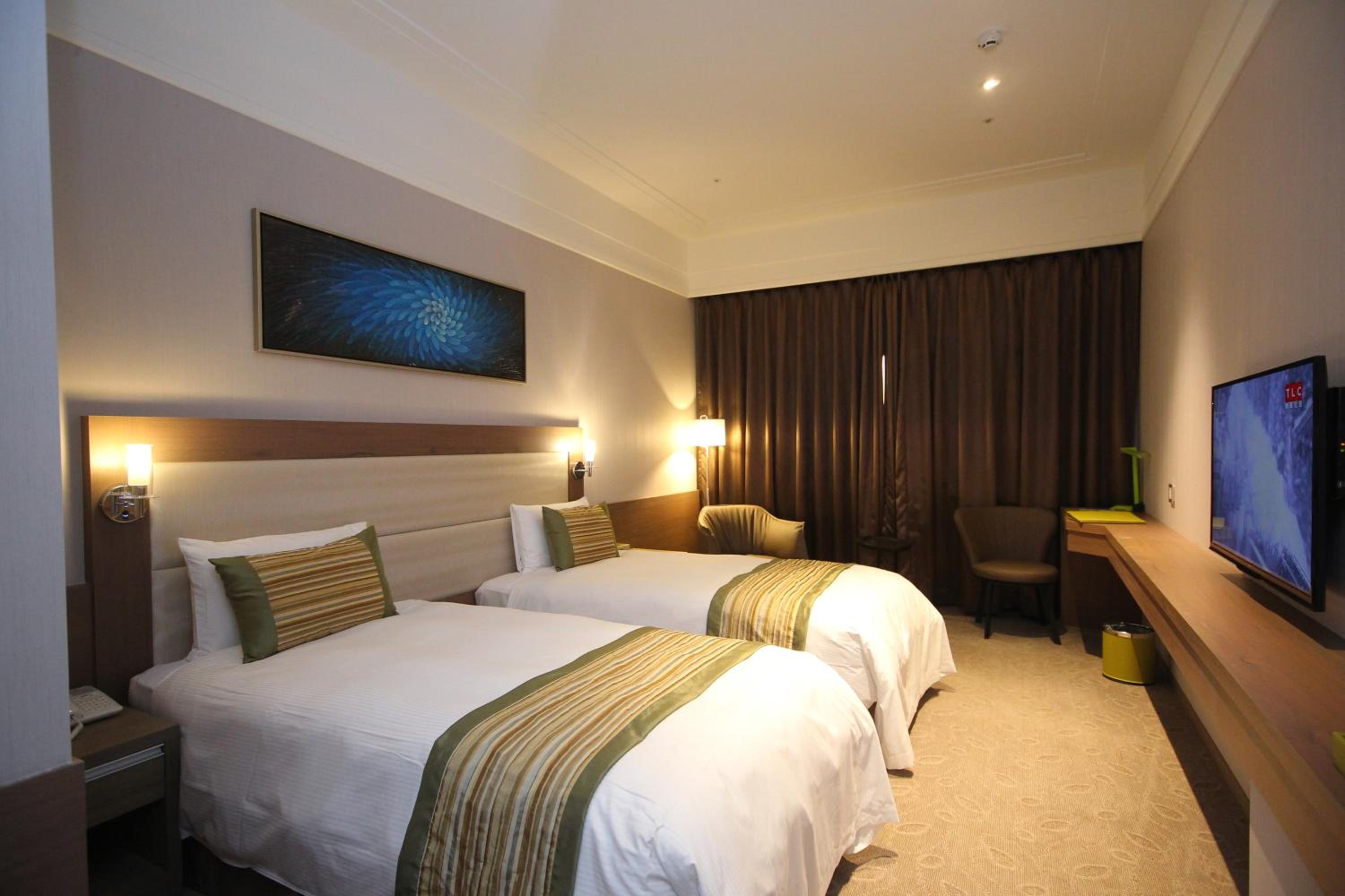 Room, Twin Beds, No Window