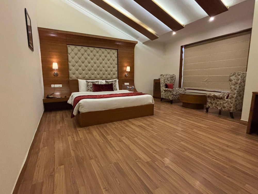 Rs Sarovar Portico 18/59