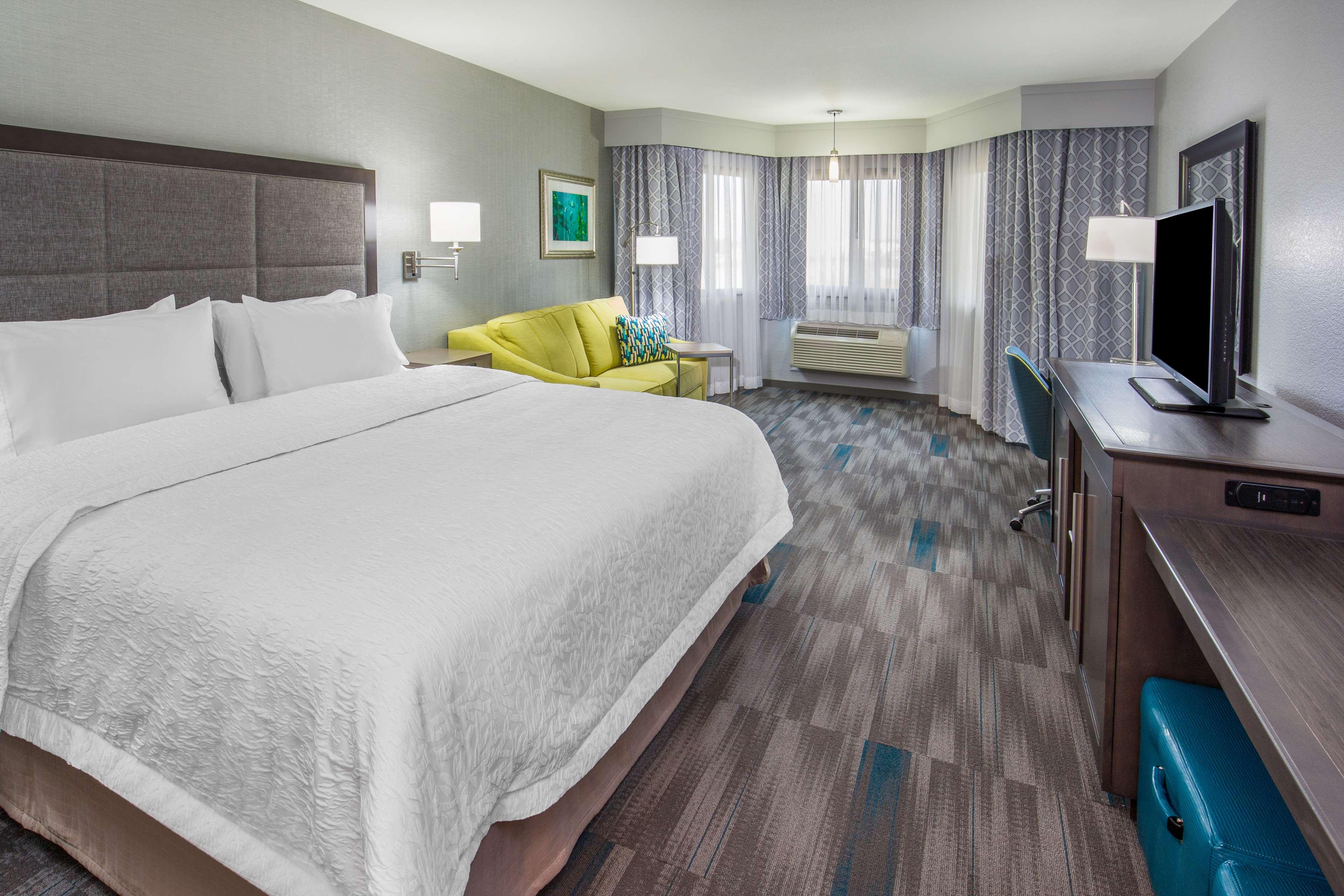 ROOM, KING BED, LAKE VIEW, SOFA