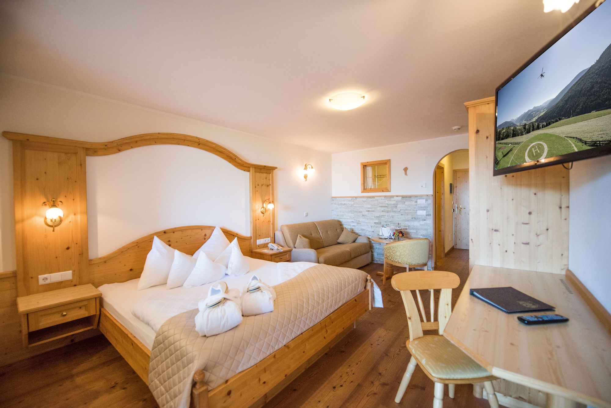 suite, balcony