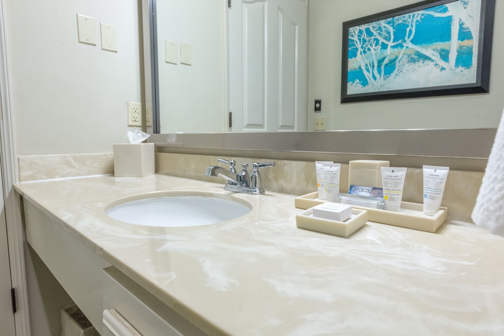 Cambria Landing Inn & Suites 26/35