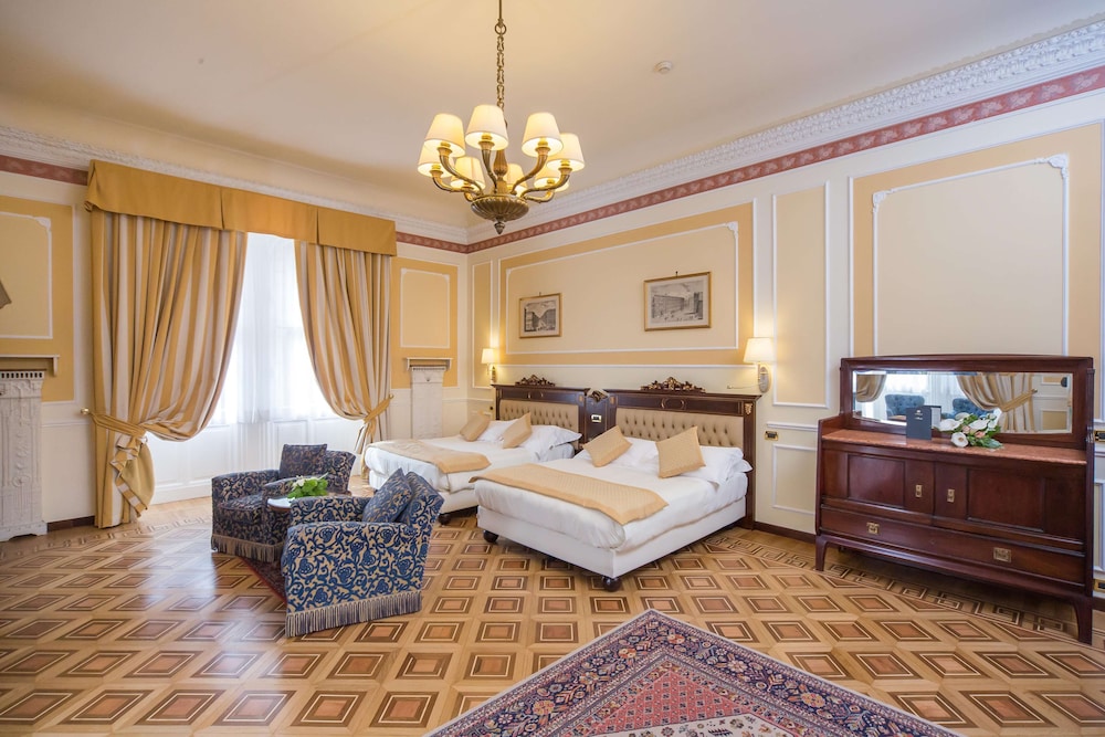 GRAND, JUNIOR SUITE