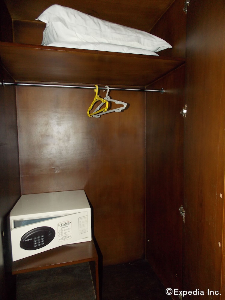 Planta Centro Bacolod Hotel Residences 4/46