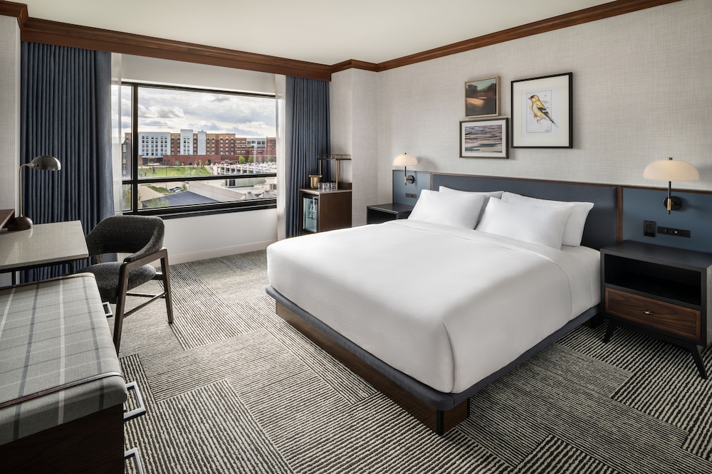 Hyatt Regency Coralville 10/66
