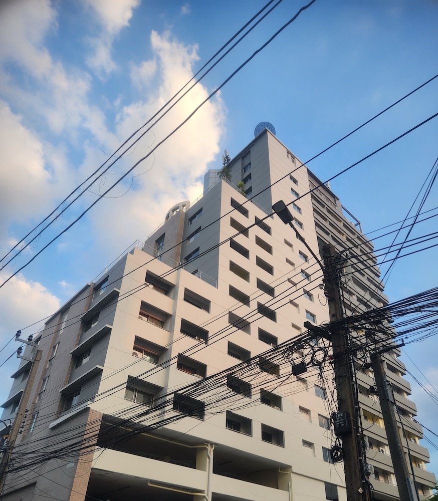 Interchange Tower Serviced Apartment 2/49