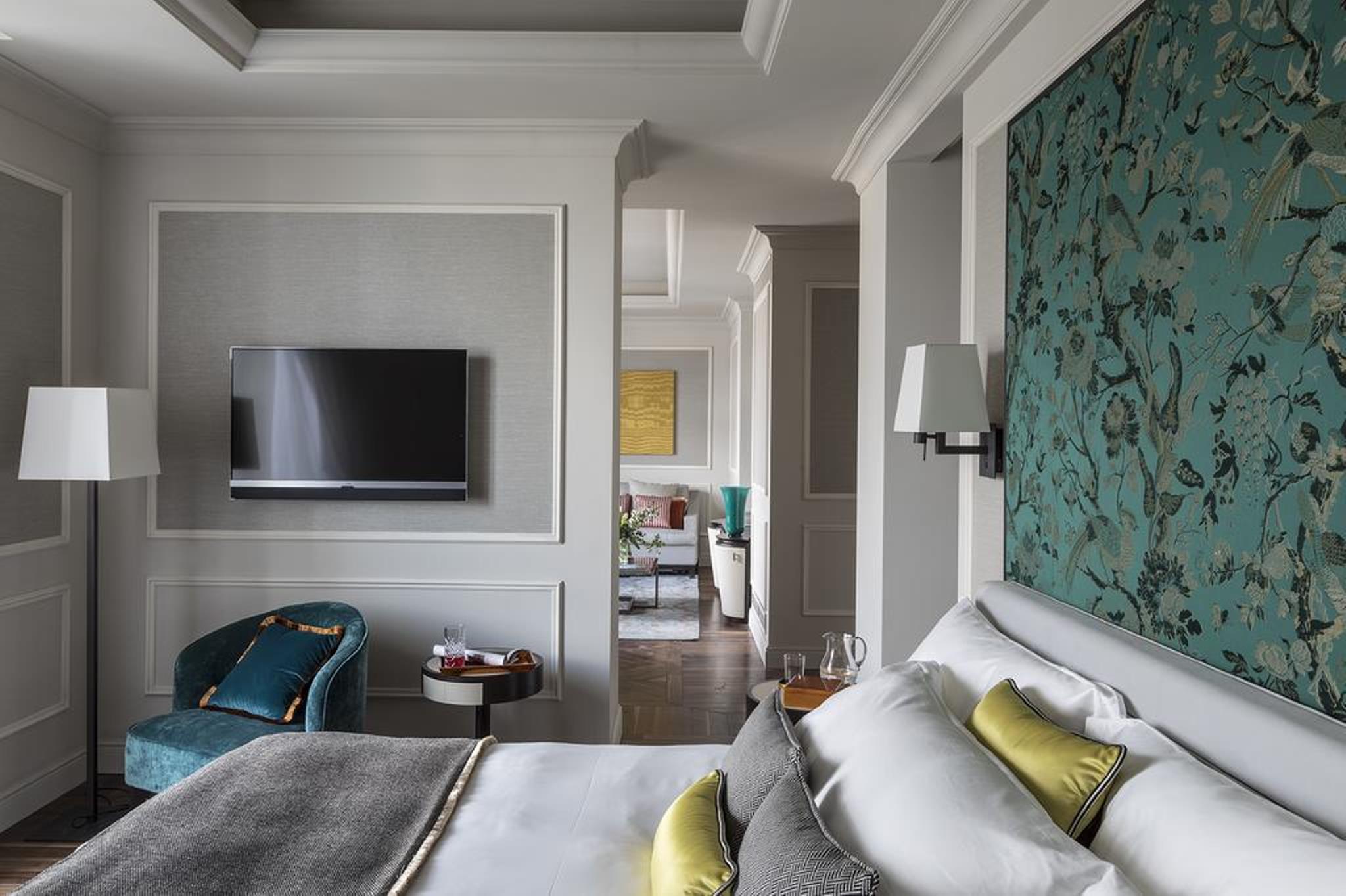 Suite, Lake View