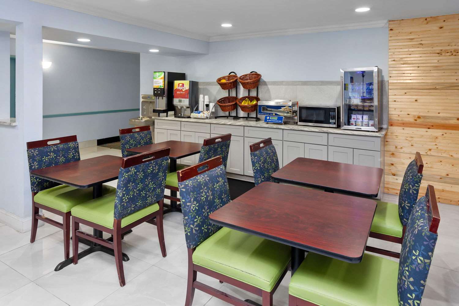 Days Inn & Suites by Wyndham Siler City 11/20