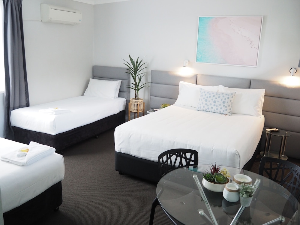 The Esplanade Motel 43/71