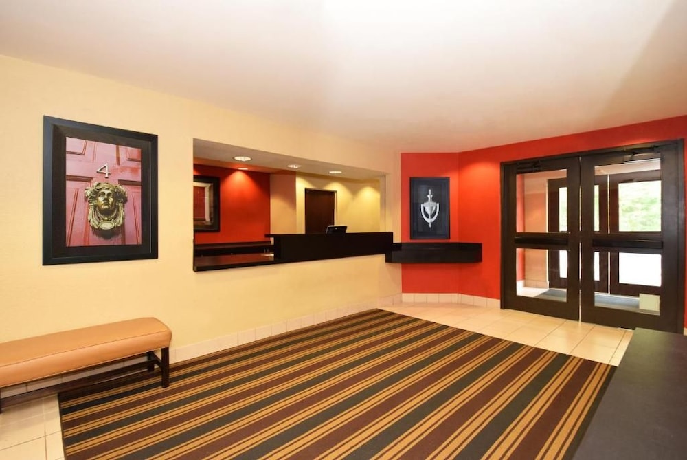 Lobby at Studio 6 Extended Stay Findlay Tiffin Avenue OH, FINDLAY - OH
