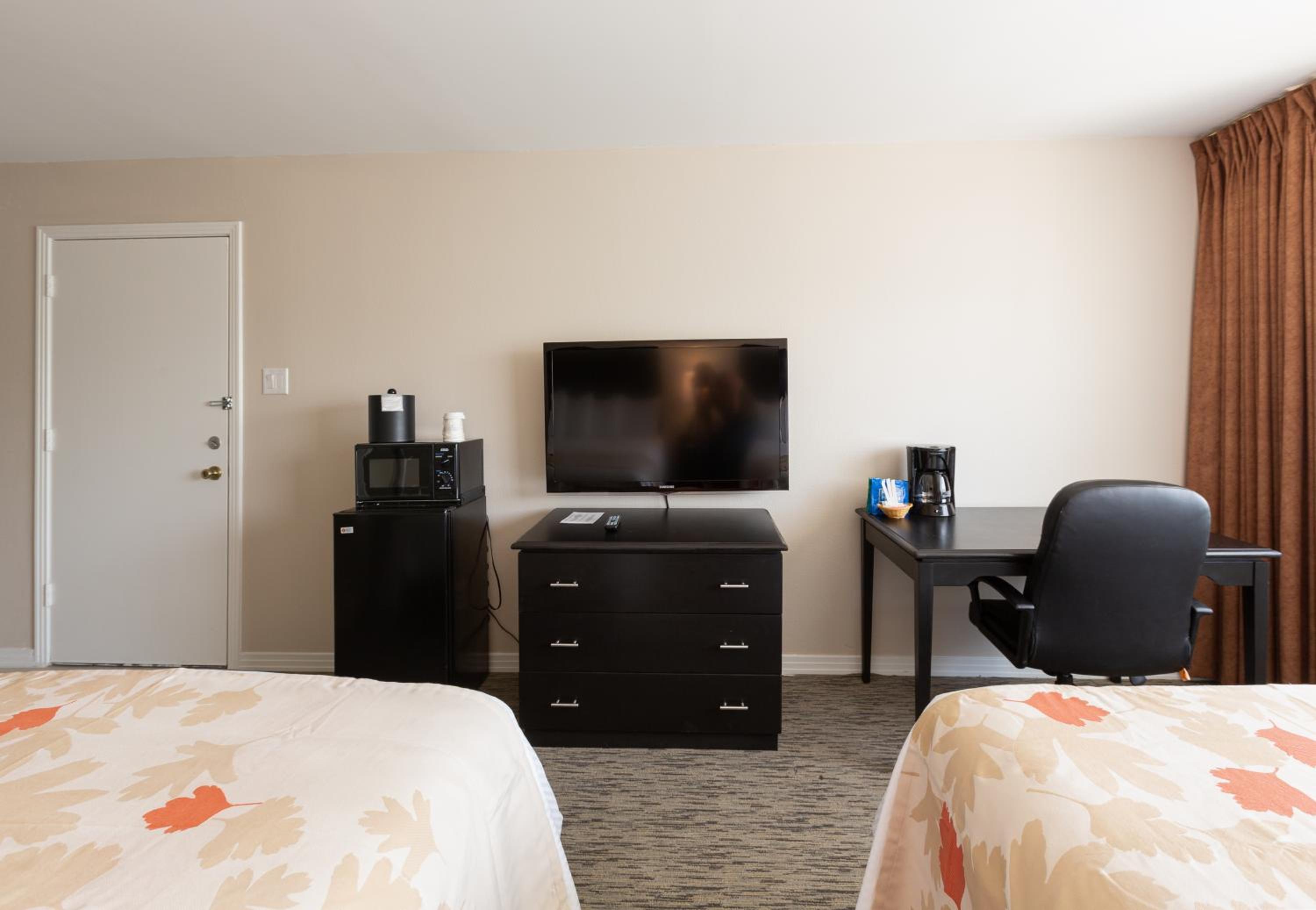 ROOM, QUEEN BED