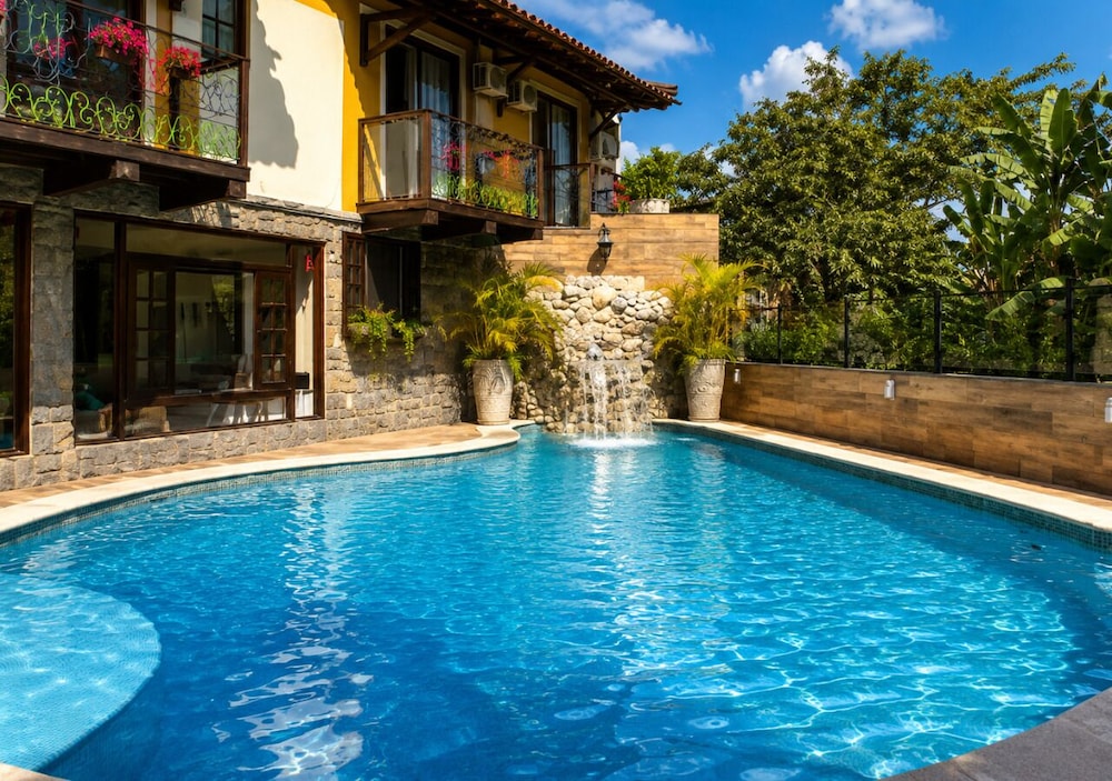 Casa Encantada Hotel & Suites 6/59