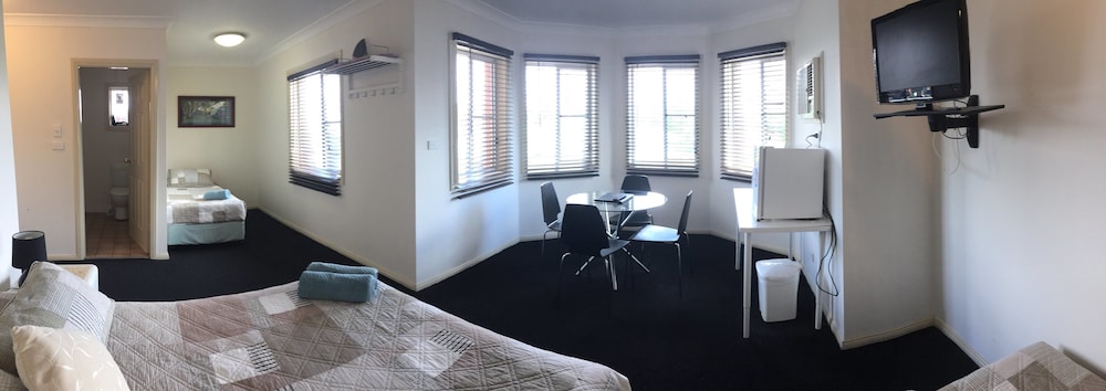 Across Country Motel And Serviced Apartments 29/35
