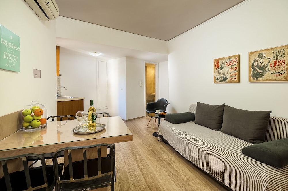 Elina Hotel Apartments 47/79