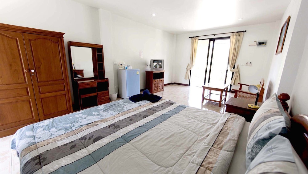 Lotus Hotel 15/50