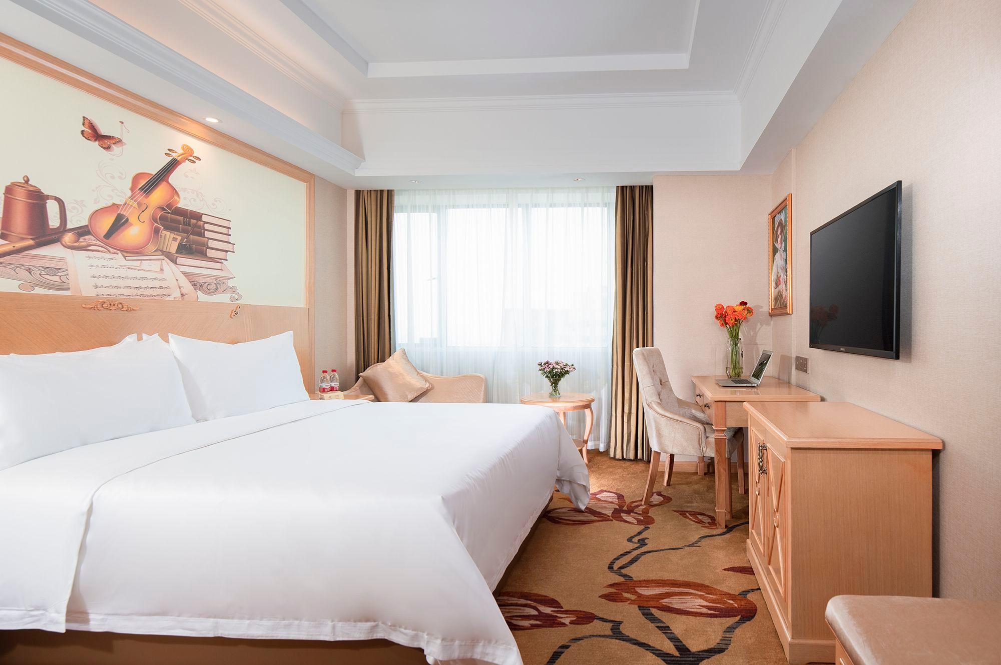 Vienna Hotel (Dongguan Dalang Bus Station) 23/42