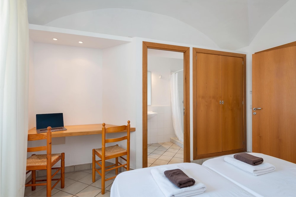 Petit Hotel Hostatgeria Sant Salvador 11/66