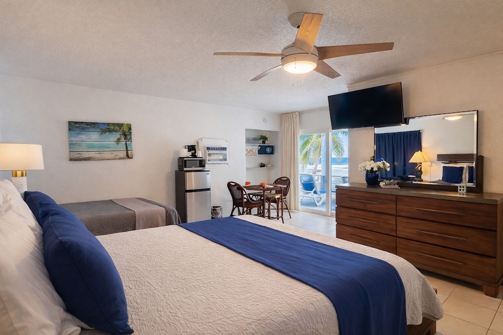 Deluxe, Suite, King Bed, Ocean Front، THE PALMS AT PELICAN COVE 4/9