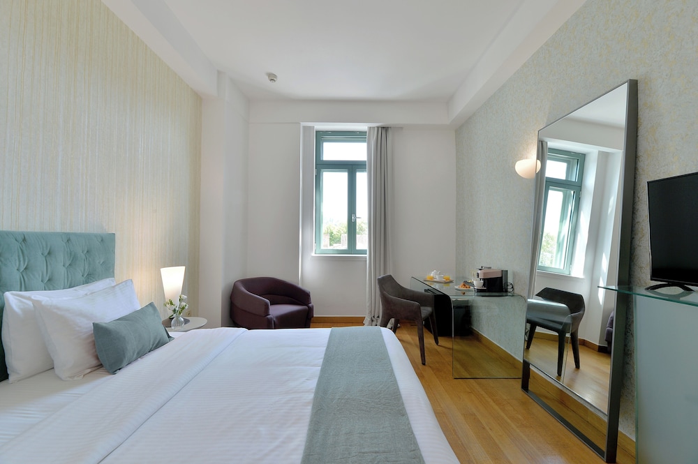 Junior Suite, King Bed, Acropolis View, Sofa
