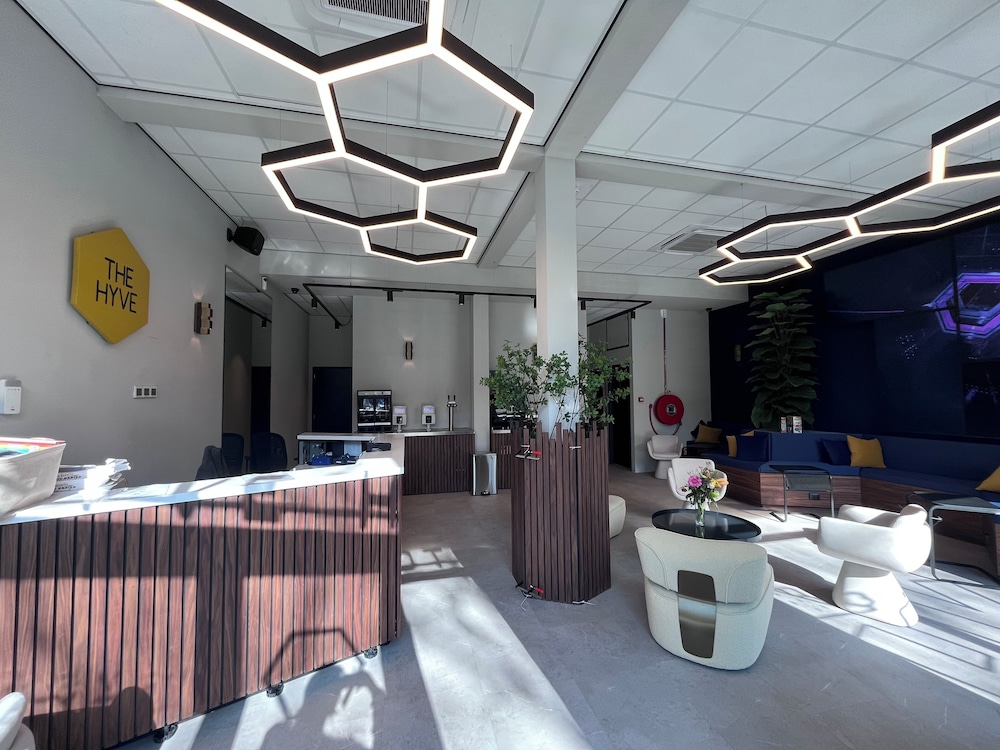 The Hyve Capsule hostel Amsterdam 2/24