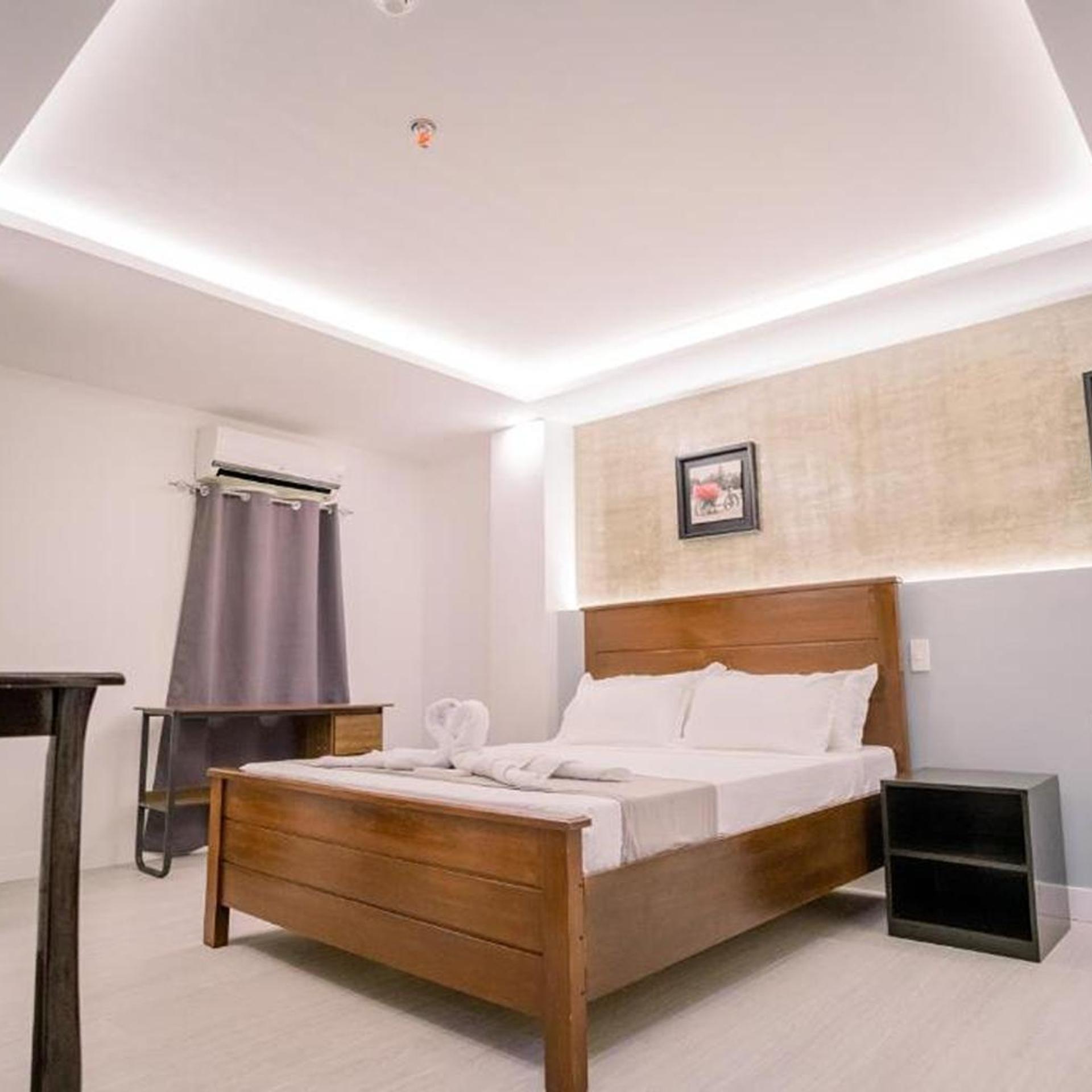 Spotlight Hotel near Hundred Islands Wharf 3/44