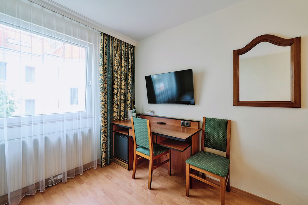 Cartart Hotel Bombolo (ex Deutschmeister) 28/38