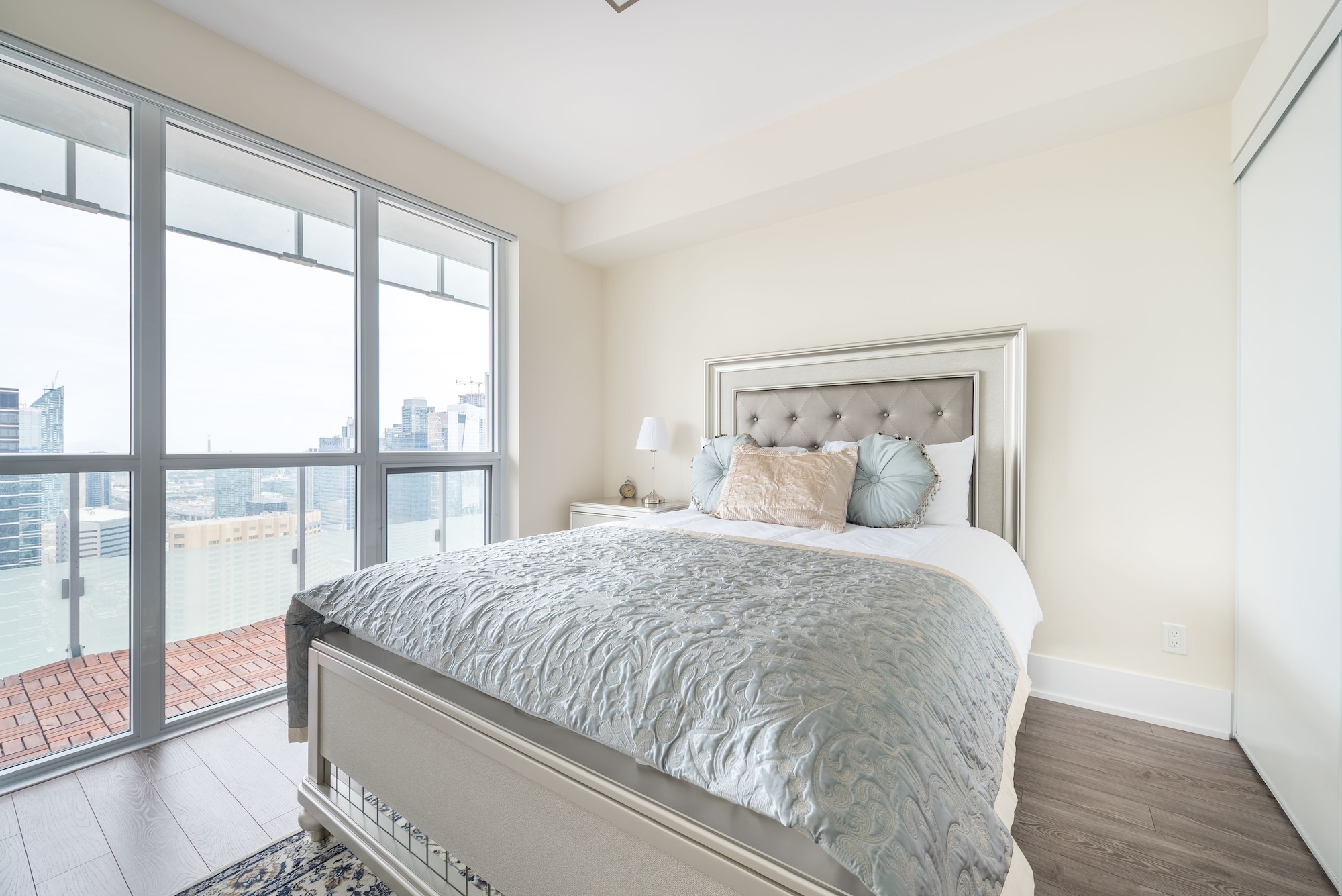 2 BEDROOMS, CONDO, CITY, KITCHEN