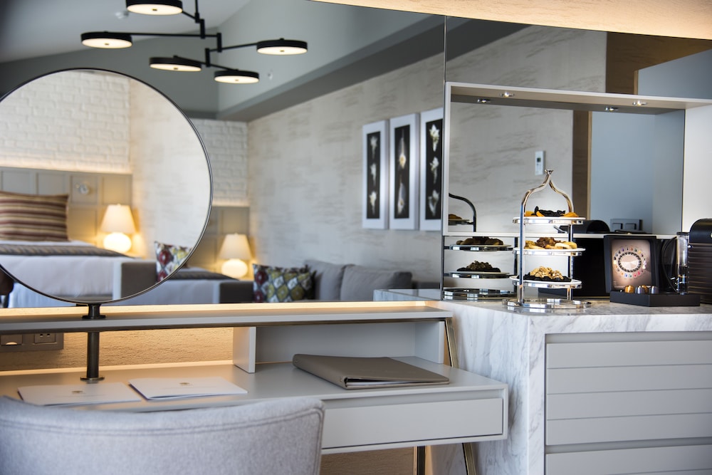 Superior Room Side Sea View، Acanthus and Cennet Barut Collection 10/12