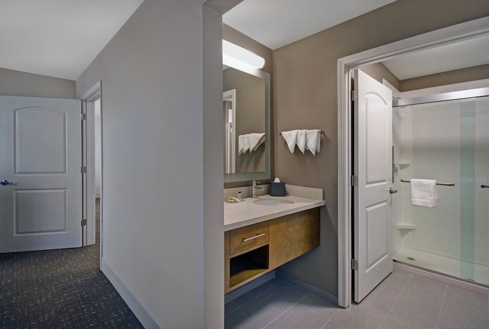 Staybridge Suites Sterling Heights Detroit Area 19/65