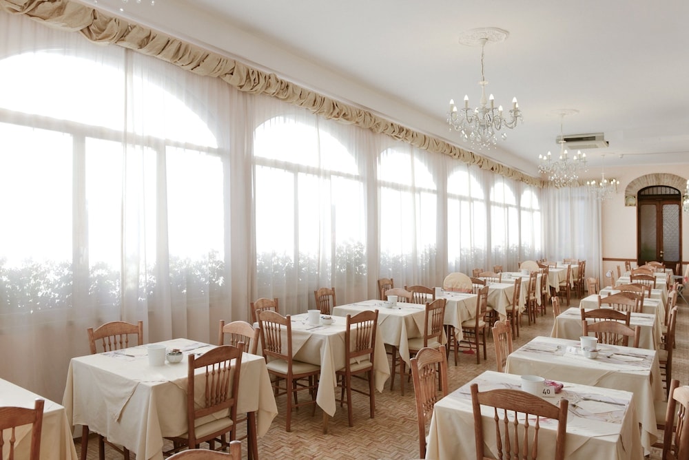 Hotel Stefania 20/36
