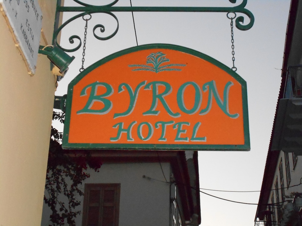 BYRON HOTEL 41/72