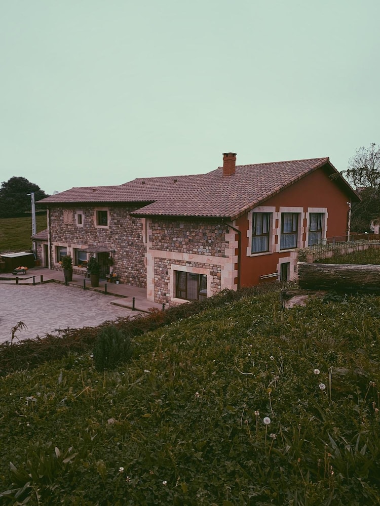 La Fuentona De Santillana 38/50