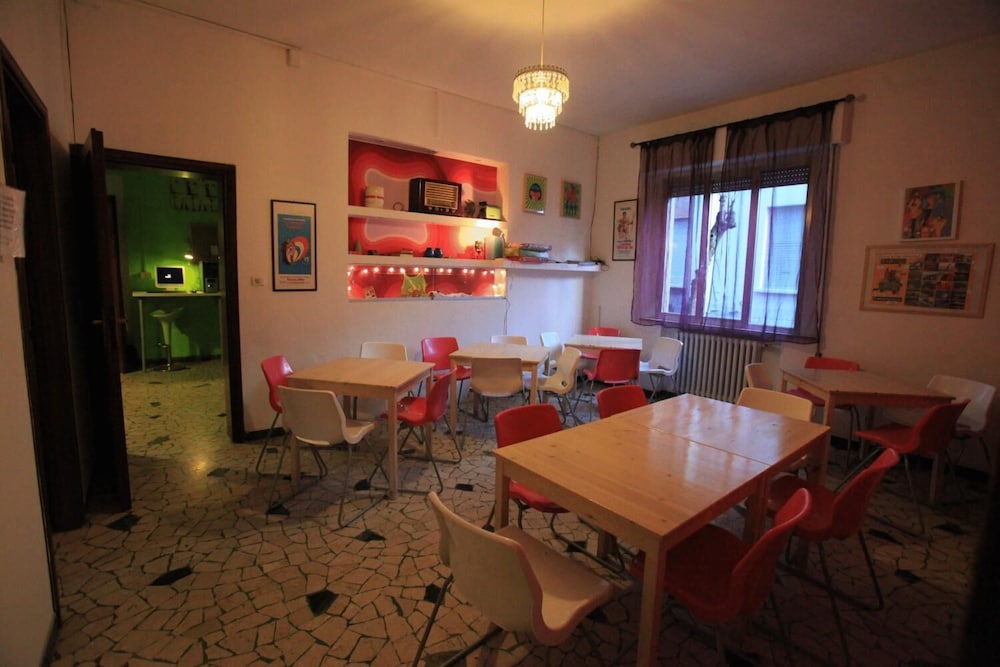 Sunflower City Backpacker & Student Hostel 39/48