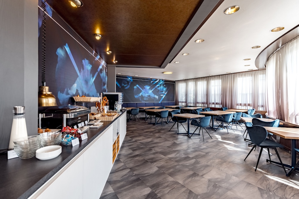 Aspire Elements Reutlingen, Trademark Collection by Wyndham 42/43