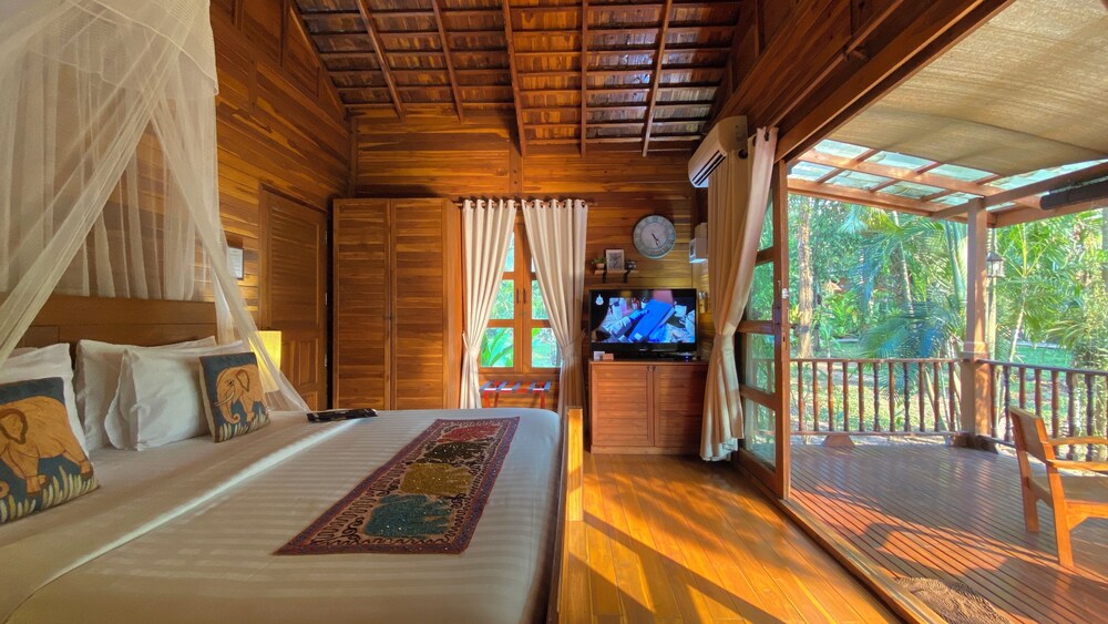 Nan Seasons Boutique Resort 24/81