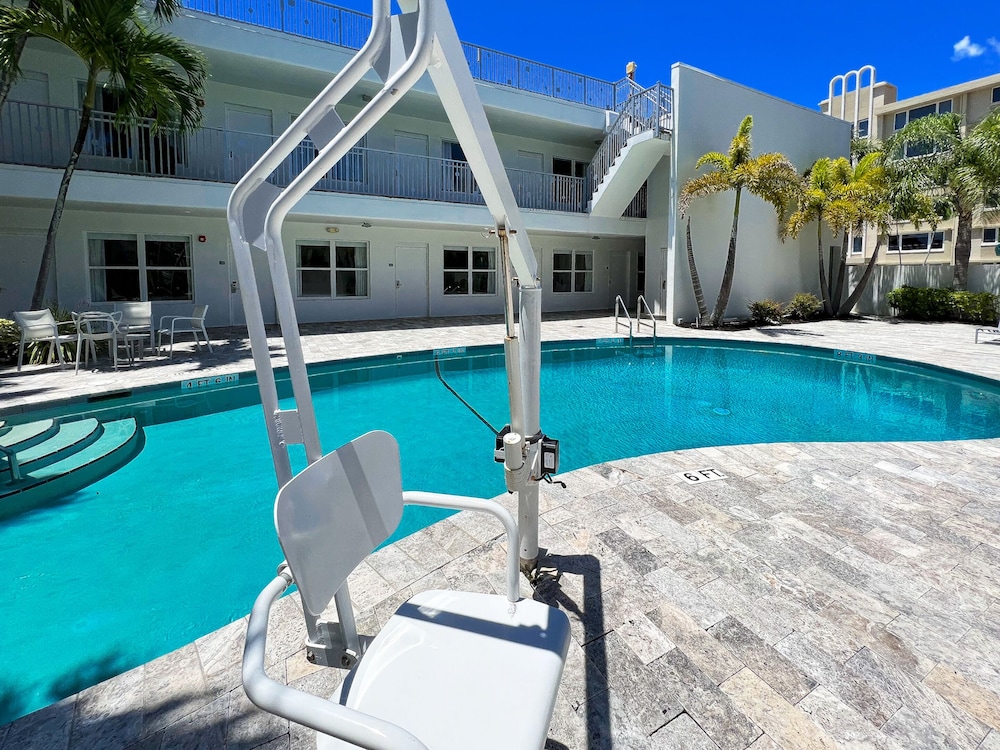 Royal Palms Resort And Spa A North Beach Village Resort Hotel 11/80