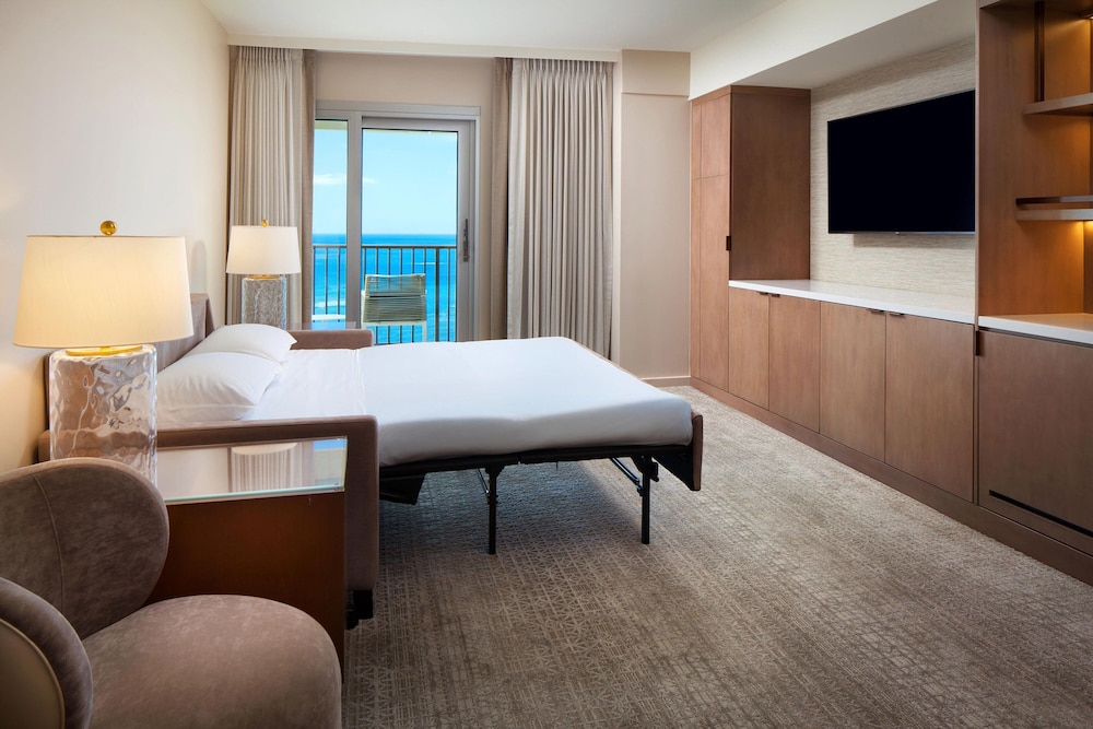 Sheraton Waikiki 23/73