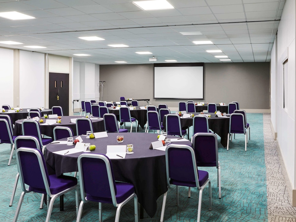 Mercure Telford Centre 61/69