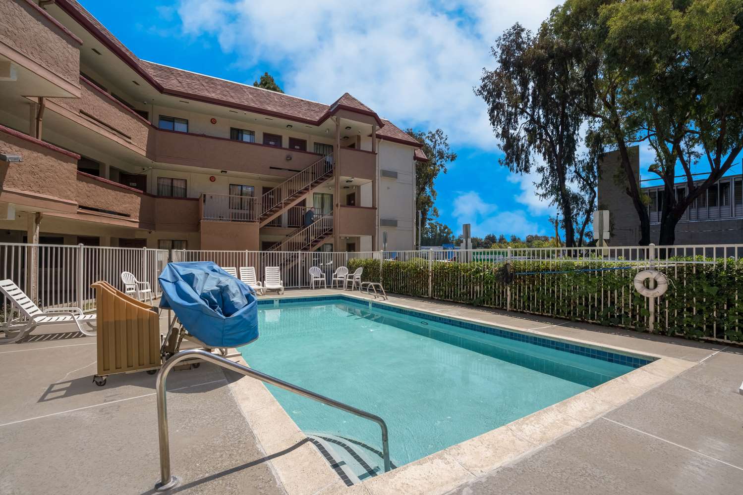 Econo Lodge Vallejo, CA 8/9