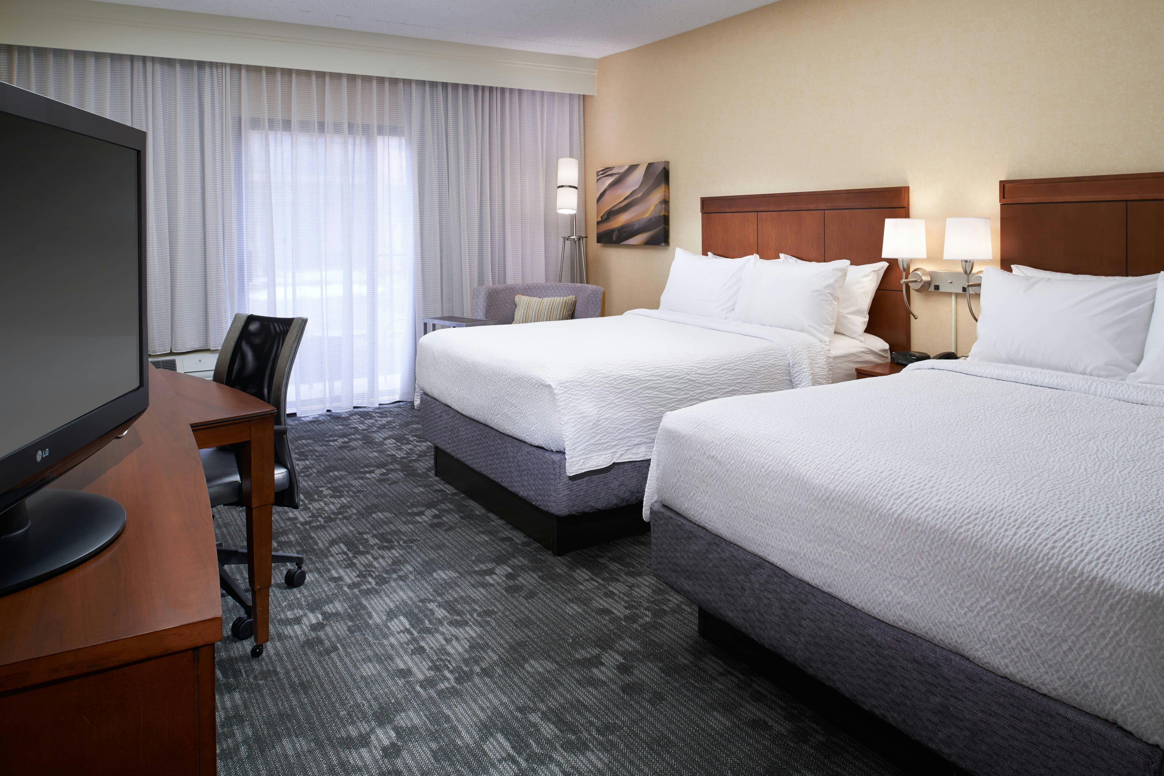 Room at COURTYARD DETROIT DEARBORN, DEARBORN - MI