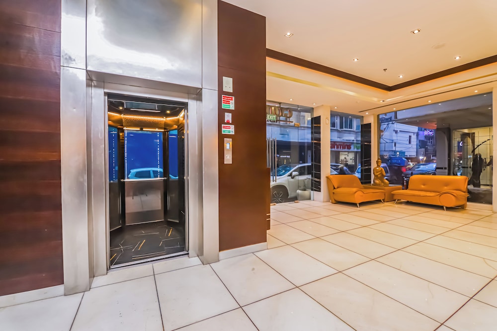 Godwin Deluxe Hotel 18/64
