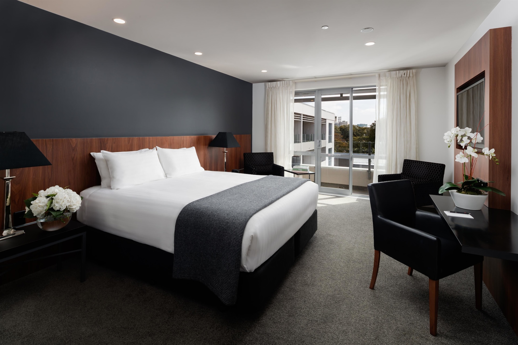 PREMIER, KING BED