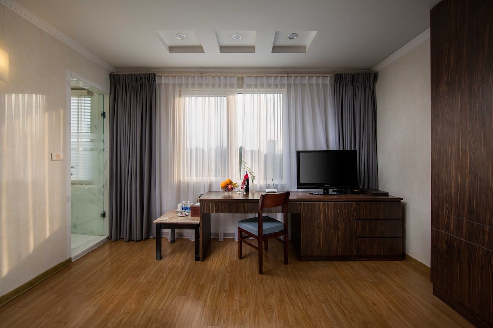 Danly Hotel 48/52