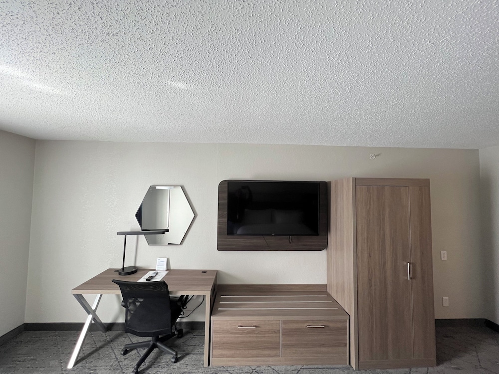 Holiday Inn Express Hotel Suites Dubois 65/72