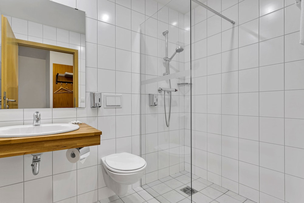 غرفة عائلية رباعية بسريرين كينج، Aurora Hotel At Reykjavik-Keflavik Airport Terminal Kef 4/5