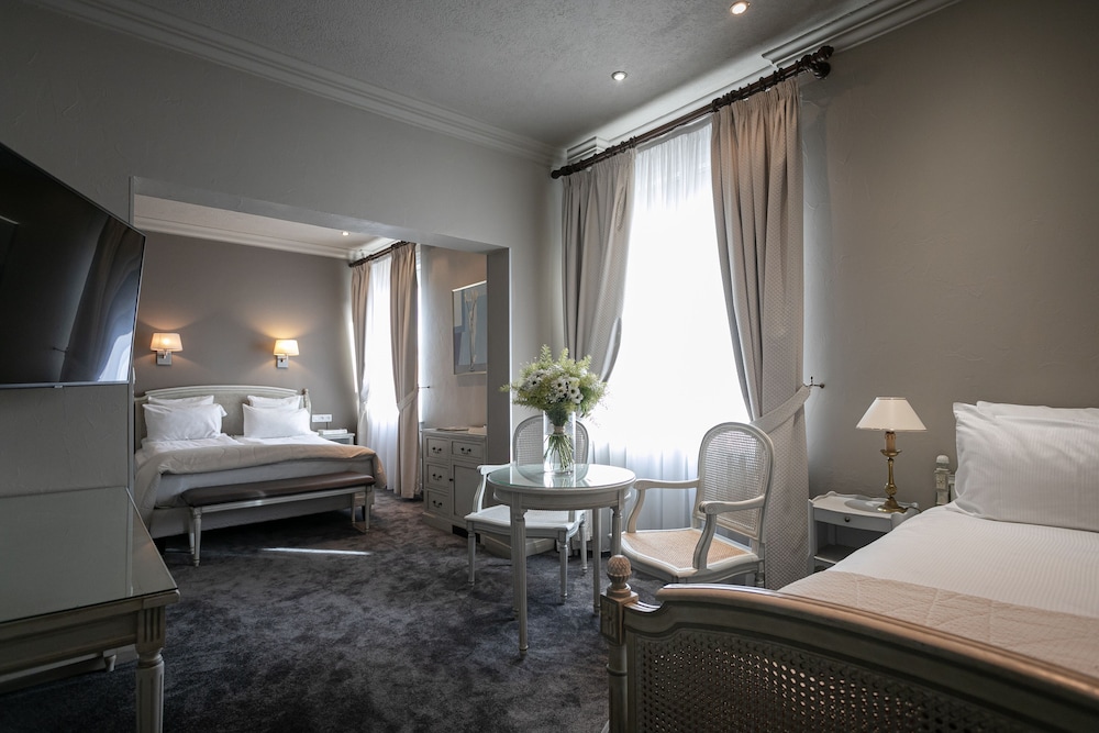 Junior Suite, 1 Double and 1 Single Bed
