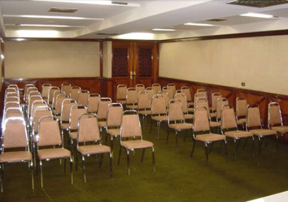 Hotel Gran Corona 18/30