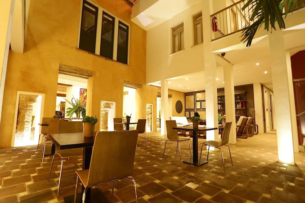 Billini Hotel 10/75